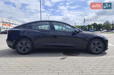Седан Tesla Model 3 2023 в 