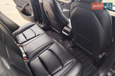 Седан Tesla Model 3 2023 в 