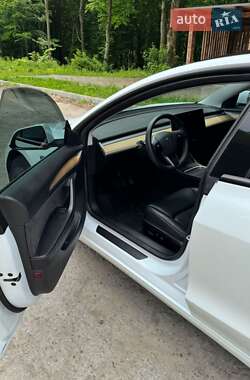 Седан Tesla Model 3 2021 в 