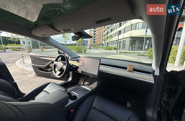 Седан Tesla Model 3 2021 в 