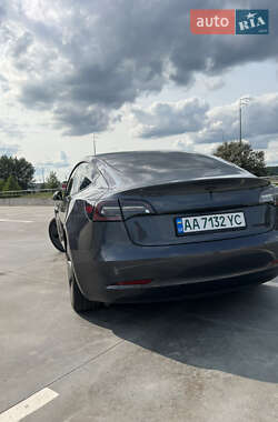Седан Tesla Model 3 2022 в 