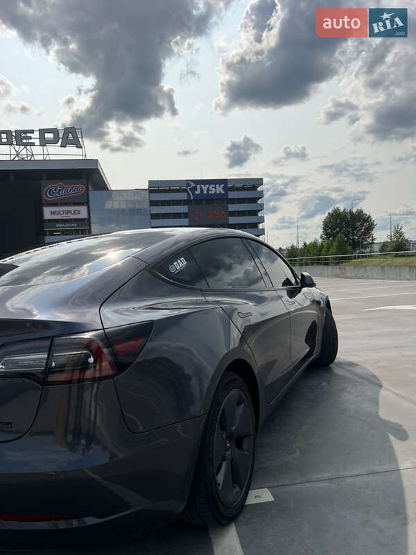 Седан Tesla Model 3 2022 в Києві