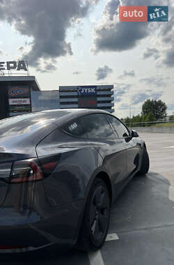 Седан Tesla Model 3 2022 в 