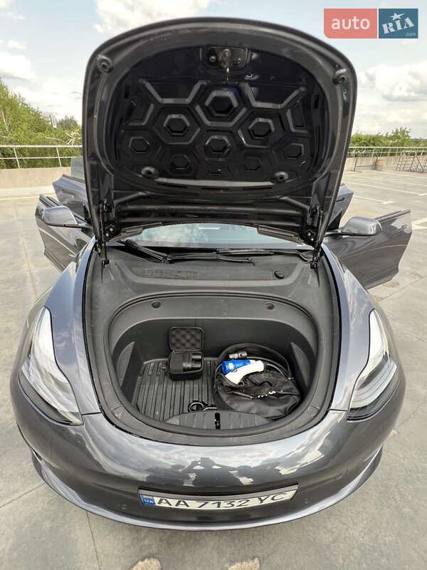 Седан Tesla Model 3 2022 в Києві