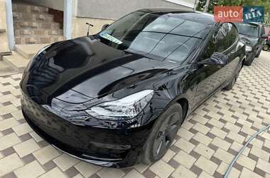 Седан Tesla Model 3 2022 в 
