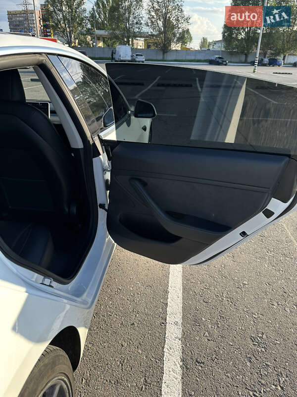 Седан Tesla Model 3 2019 в Дніпрі