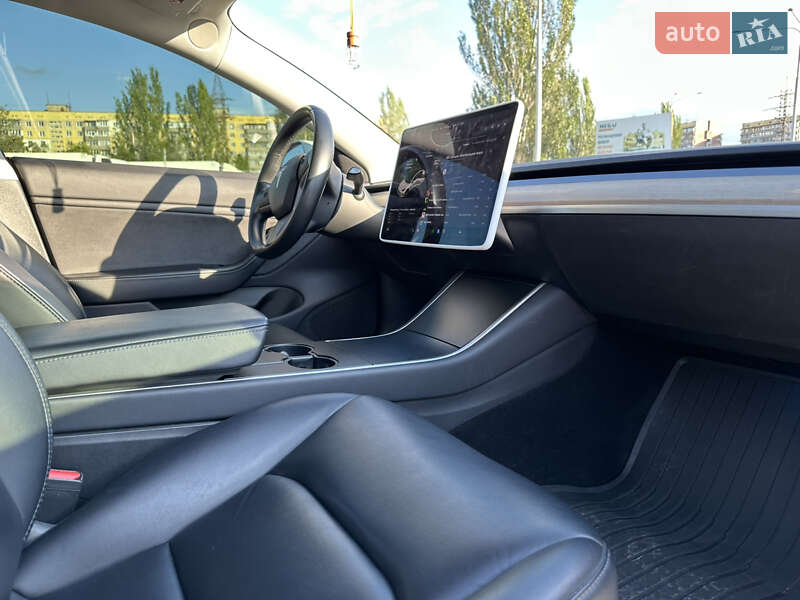 Седан Tesla Model 3 2019 в Дніпрі