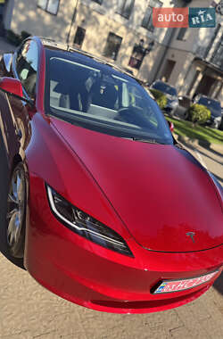 Седан Tesla Model 3 2024 в 