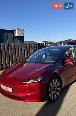 Седан Tesla Model 3 2024 в 