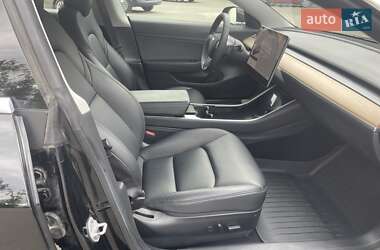 Седан Tesla Model 3 2020 в 