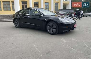 Седан Tesla Model 3 2020 в 