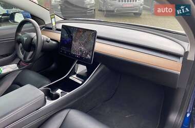 Седан Tesla Model 3 2020 в 
