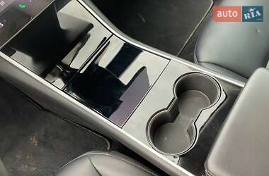Седан Tesla Model 3 2020 в 