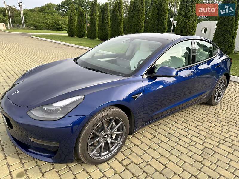 Седан Tesla Model 3 2022 в Одессе