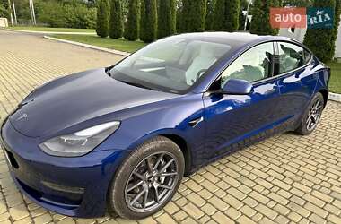 Седан Tesla Model 3 2022 в 