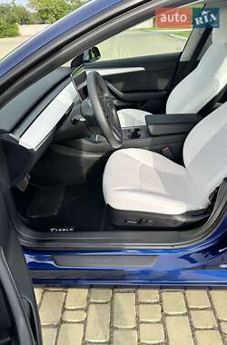 Седан Tesla Model 3 2022 в 