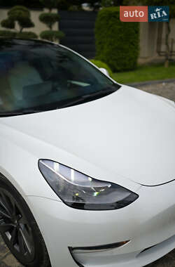 Седан Tesla Model 3 2022 в Львове
