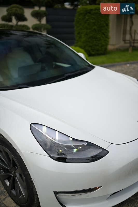 Седан Tesla Model 3 2022 в Львове