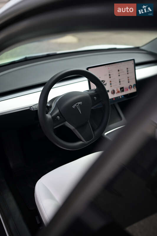Седан Tesla Model 3 2022 в Львове