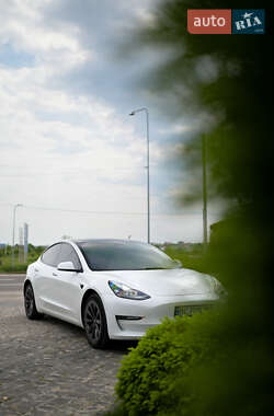Седан Tesla Model 3 2022 в 