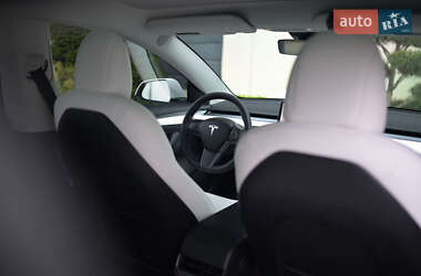 Седан Tesla Model 3 2022 в 