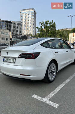 Седан Tesla Model 3 2021 в 