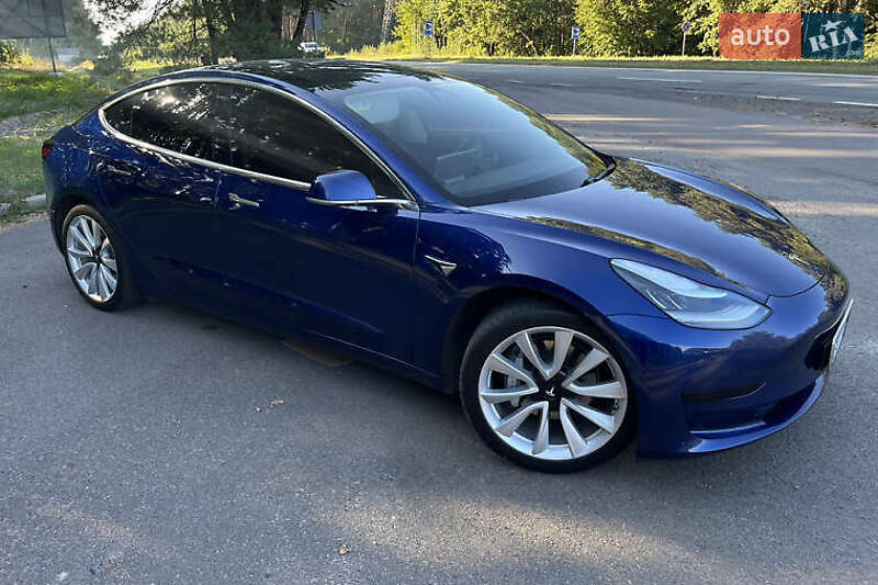 Седан Tesla Model 3 2020 в Києві
