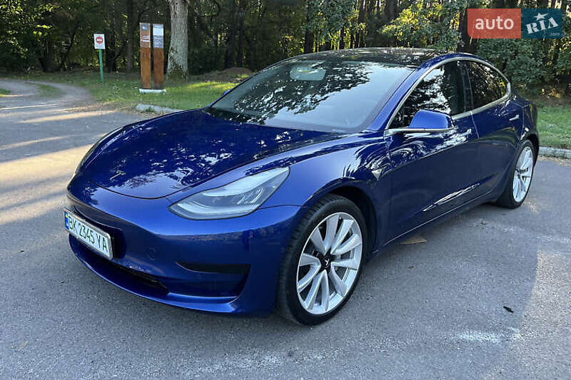Седан Tesla Model 3 2020 в Києві