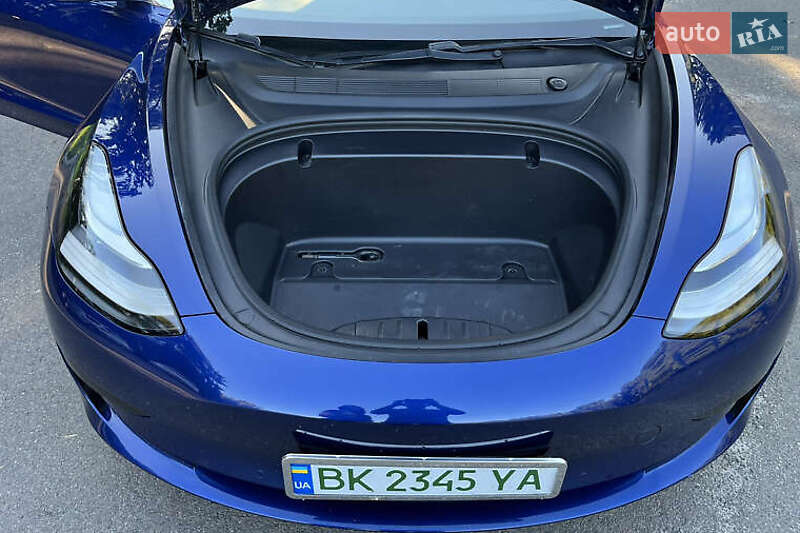 Седан Tesla Model 3 2020 в Києві