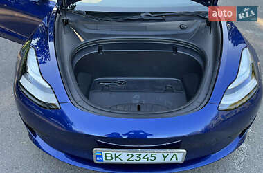 Седан Tesla Model 3 2020 в 