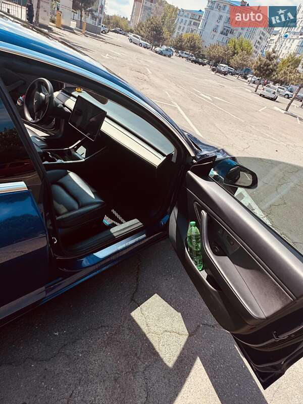 Седан Tesla Model 3 2019 в Одесі