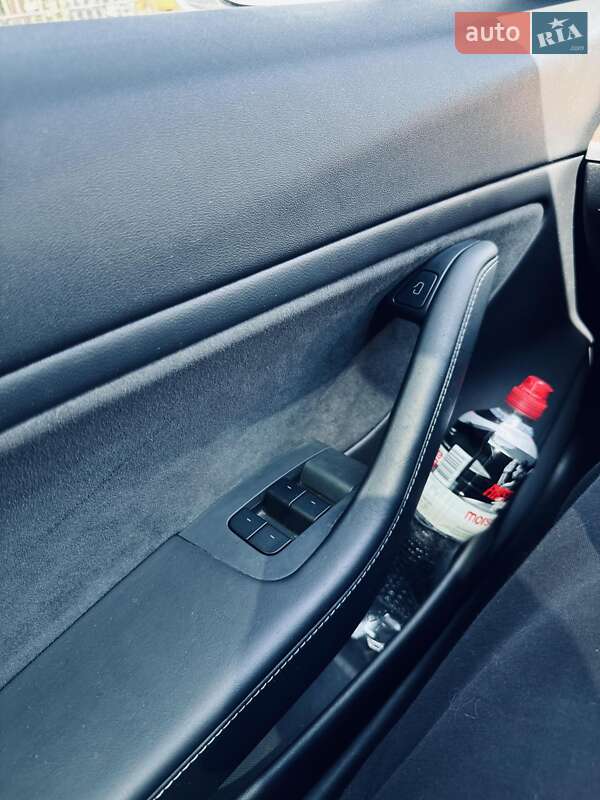 Седан Tesla Model 3 2019 в Одесі