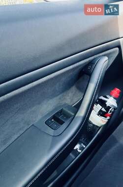 Седан Tesla Model 3 2019 в 