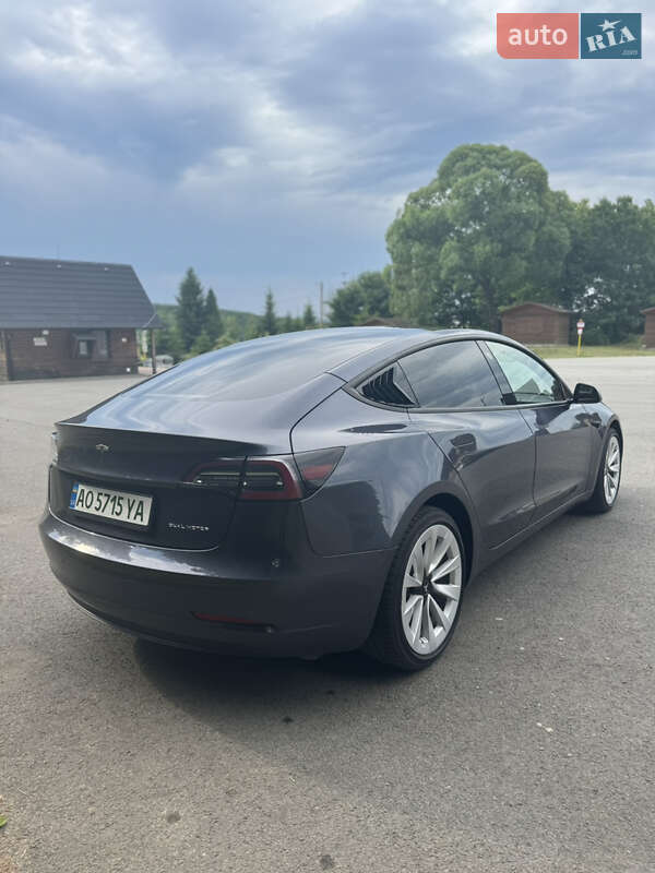Седан Tesla Model 3 2022 в Ужгороді