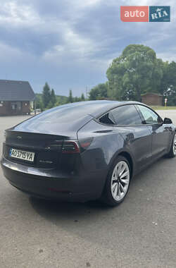 Седан Tesla Model 3 2022 в 
