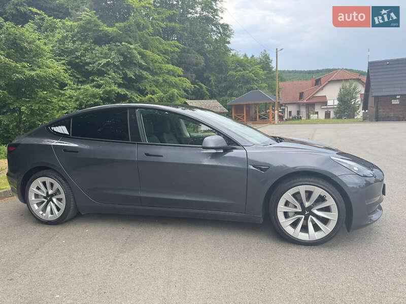 Седан Tesla Model 3 2022 в Ужгороді