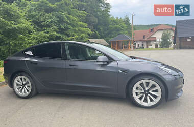 Седан Tesla Model 3 2022 в 