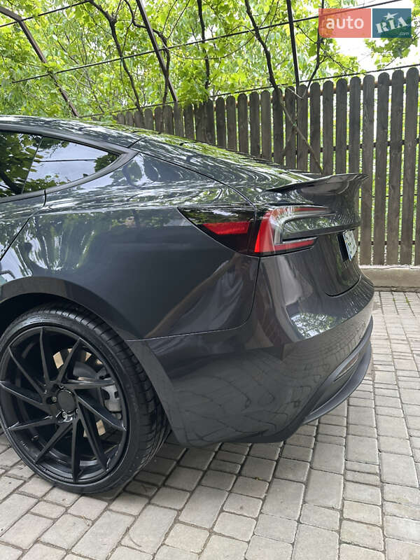 Седан Tesla Model 3 2024 в Чорноморську