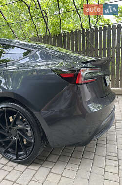 Седан Tesla Model 3 2024 в 