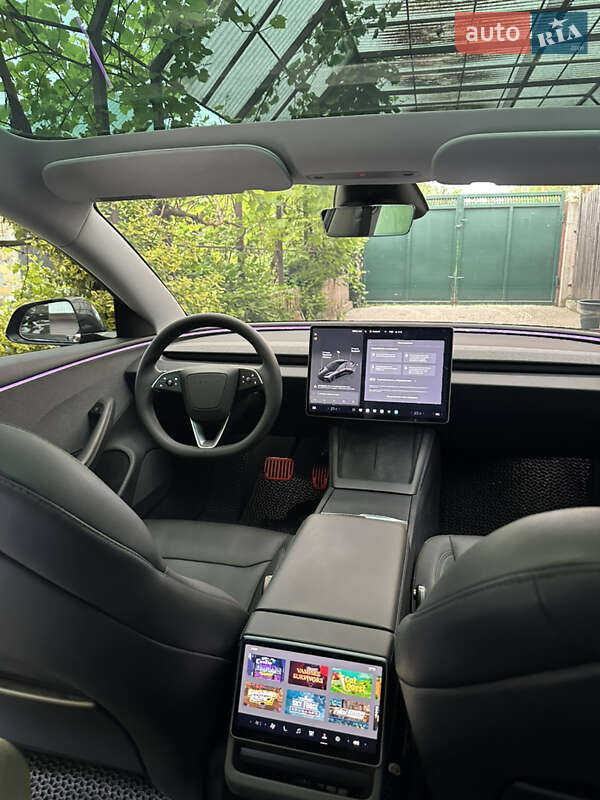 Седан Tesla Model 3 2024 в Чорноморську