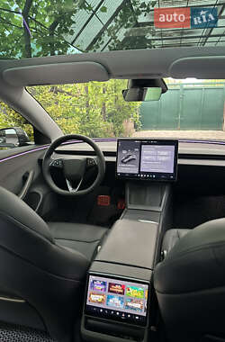 Седан Tesla Model 3 2024 в 
