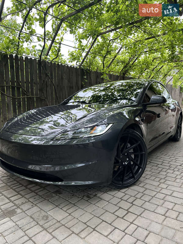 Седан Tesla Model 3 2024 в Чорноморську