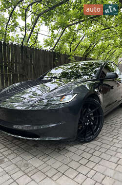 Седан Tesla Model 3 2024 в 