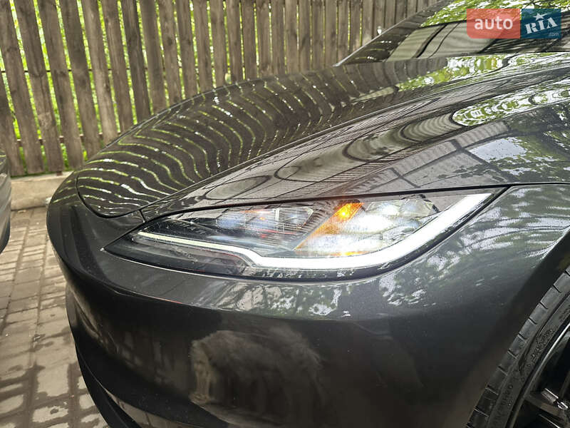 Седан Tesla Model 3 2024 в Чорноморську