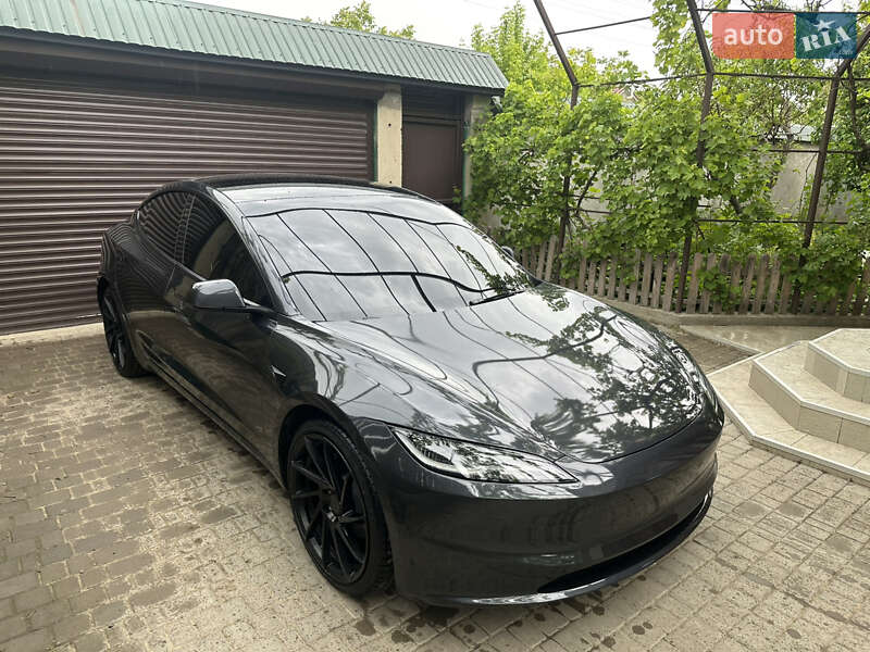 Седан Tesla Model 3 2024 в Чорноморську