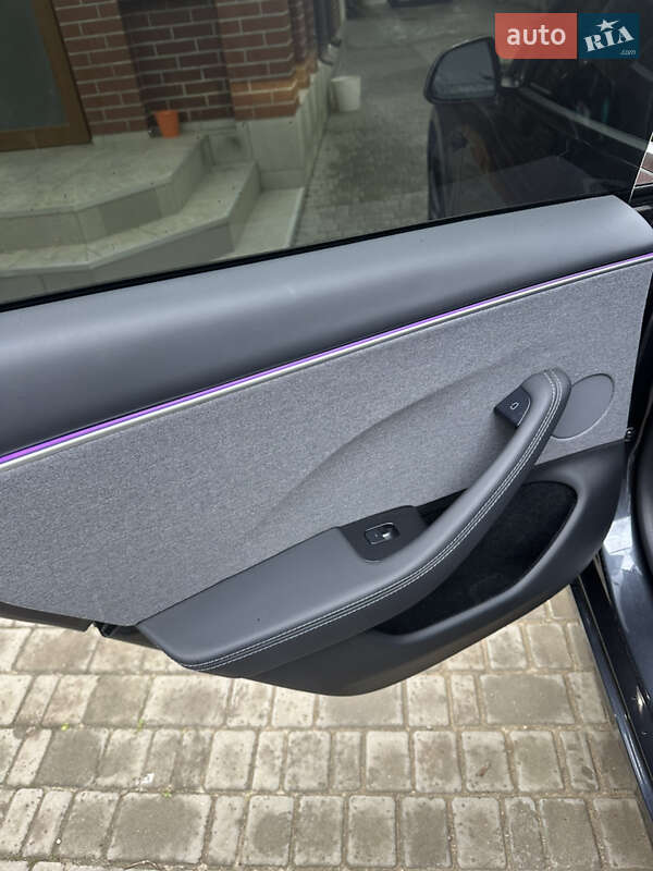 Седан Tesla Model 3 2024 в Чорноморську