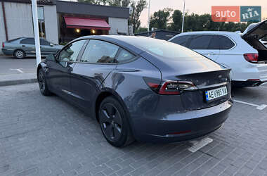 Седан Tesla Model 3 2023 в 