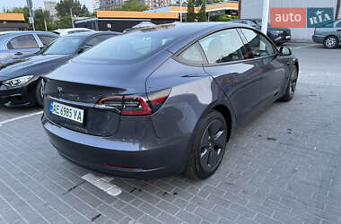 Седан Tesla Model 3 2023 в 