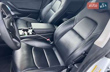 Седан Tesla Model 3 2019 в Солонці