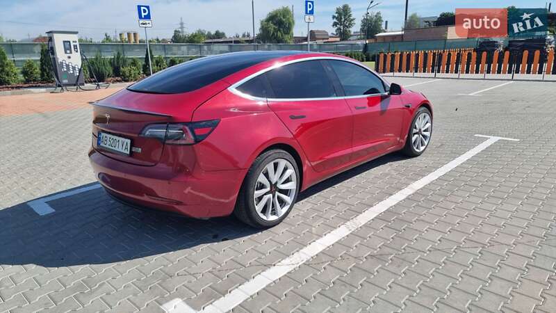 Седан Tesla Model 3 2018 в Виннице
